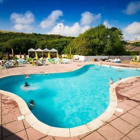 Отель Newquay Bay Porth Caravan Экстерьер фото