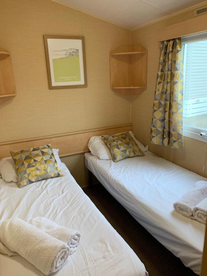 Отель Newquay Bay Porth Caravan Экстерьер фото