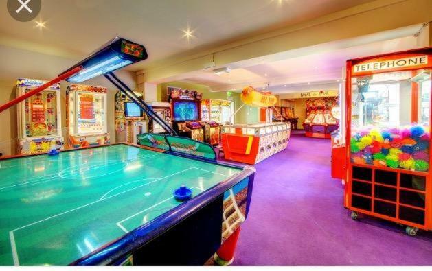 Отель Newquay Bay Porth Caravan Экстерьер фото